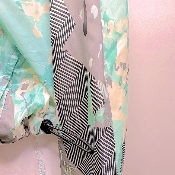 NWT KORAL Psychedelic Zephyr Cropped Workout Jacket Size Small - Picture 7 of 12